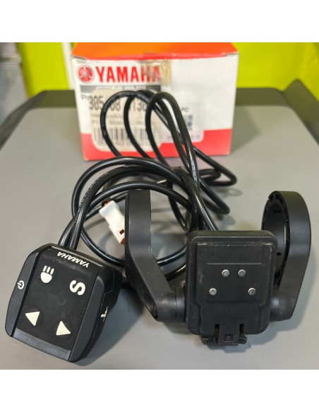 Yamaha Set Soporte Display 2015 de 900mm Con Remote Control