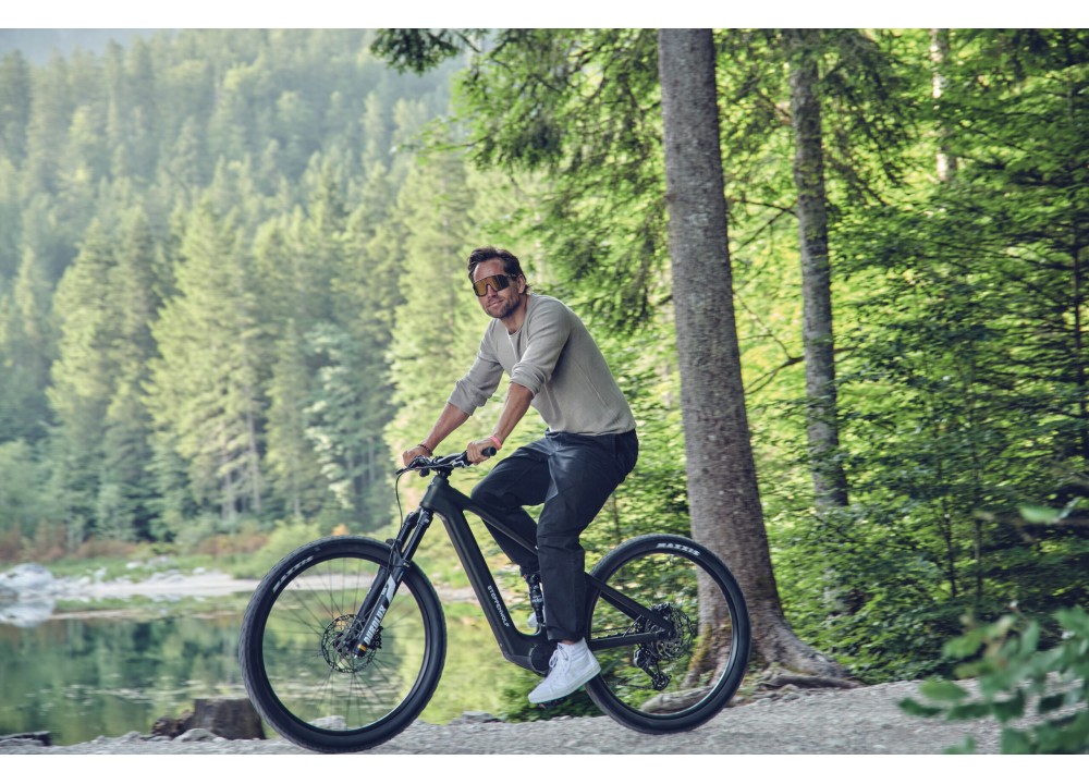 Bicicleta de montaña Tundra de suspensión total...