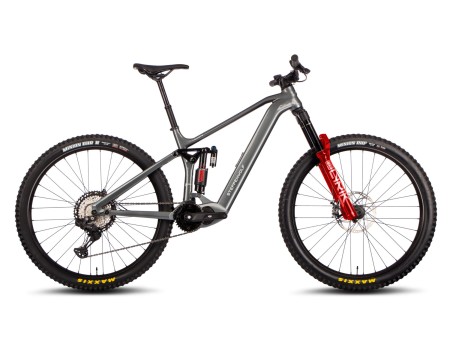 Bicicleta Steppenwolf Tundra 10.0 con motor Avinox