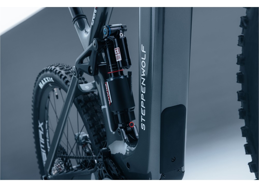 Bicicleta Steppenwolf Tundra 10.0 con motor...
