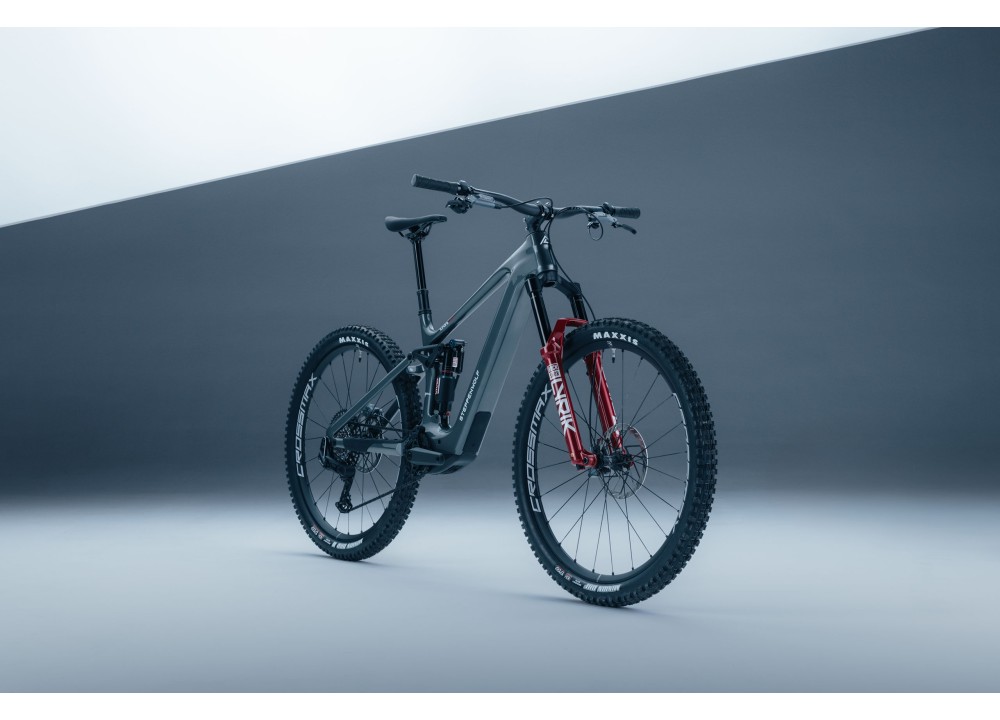 Bicicleta Steppenwolf Tundra 10.0 con motor Avinox