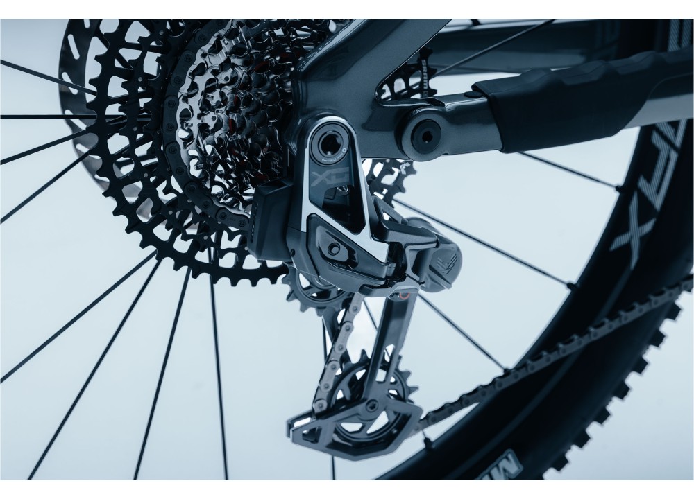 Bicicleta Steppenwolf Tundra 10.0 con motor Avinox