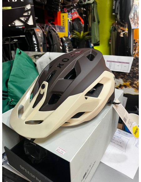 PEDALES + CASCO