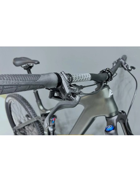 Bicicleta Steppenwolf Tundra 9.0 con motor Avinox