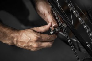 Cómo cambiar la cadena de una bicicleta