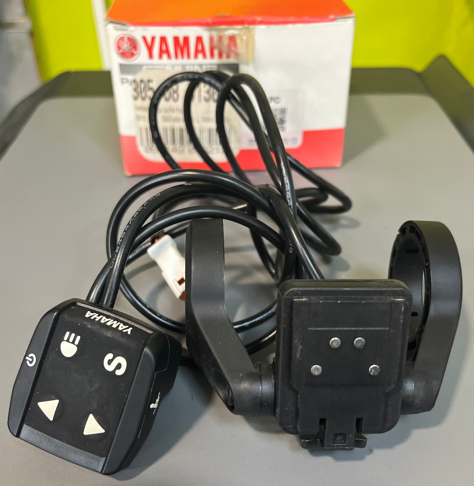 Yamaha Set Soporte Display 2015 de 900mm Con Remote Control