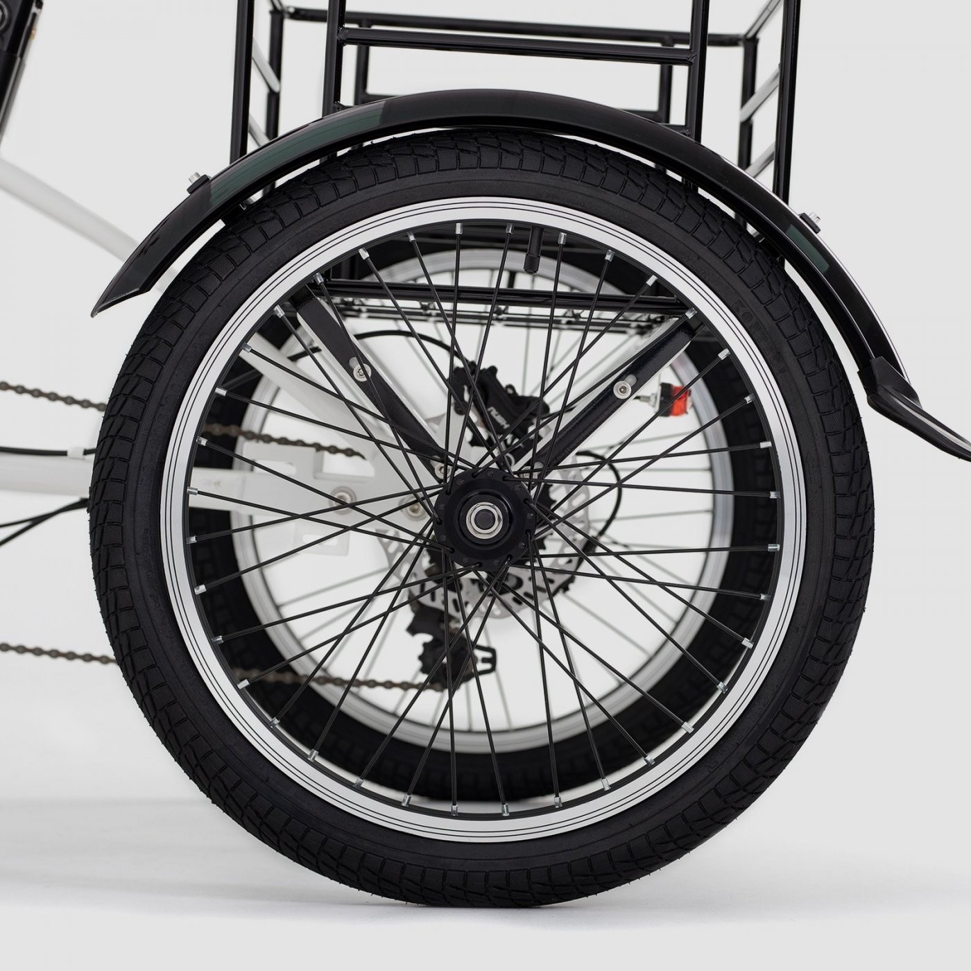 Triciclo ELÉCTRICO BIWBIK ( 2 colores Blanco y Negro )
