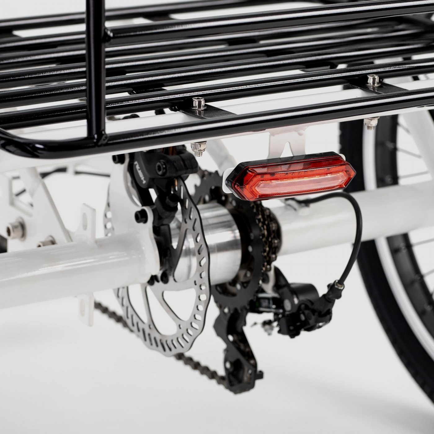 Triciclo ELÉCTRICO BIWBIK ( 2 colores Blanco y Negro )