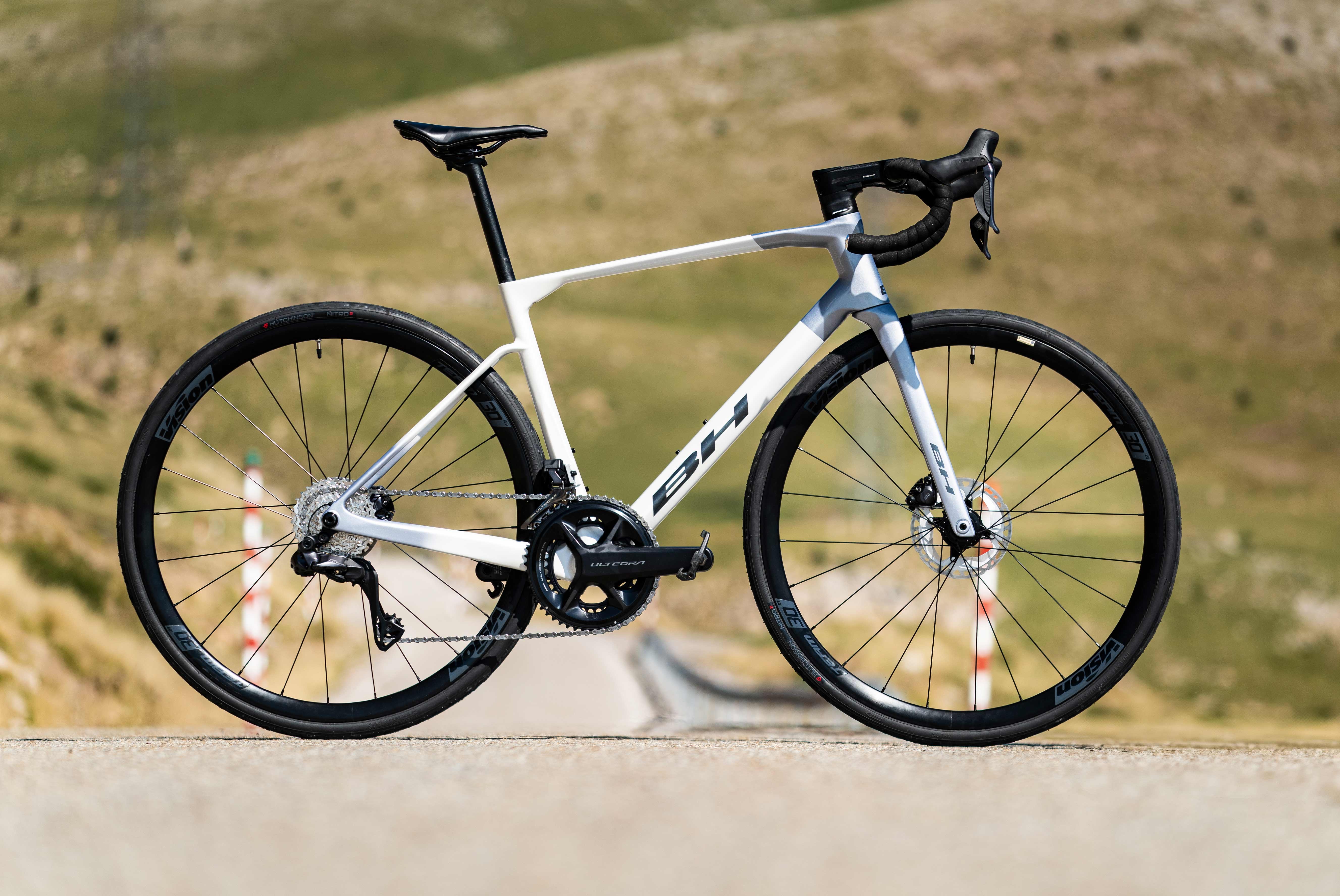 BH SL1 3.5 – Bicicleta de Carretera Carbono Endurance Shimano 105 12v