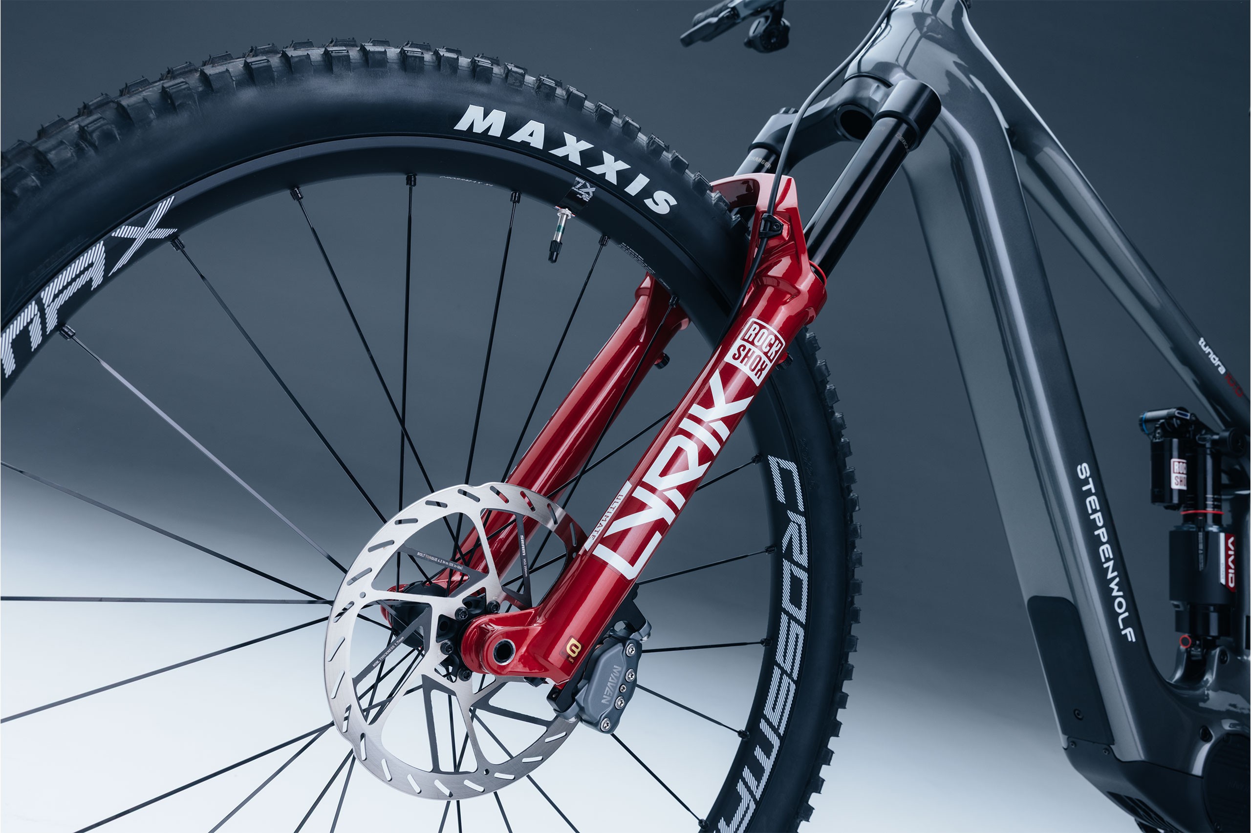 Bicicleta Steppenwolf Tundra 10.0 con motor Avinox M2S
