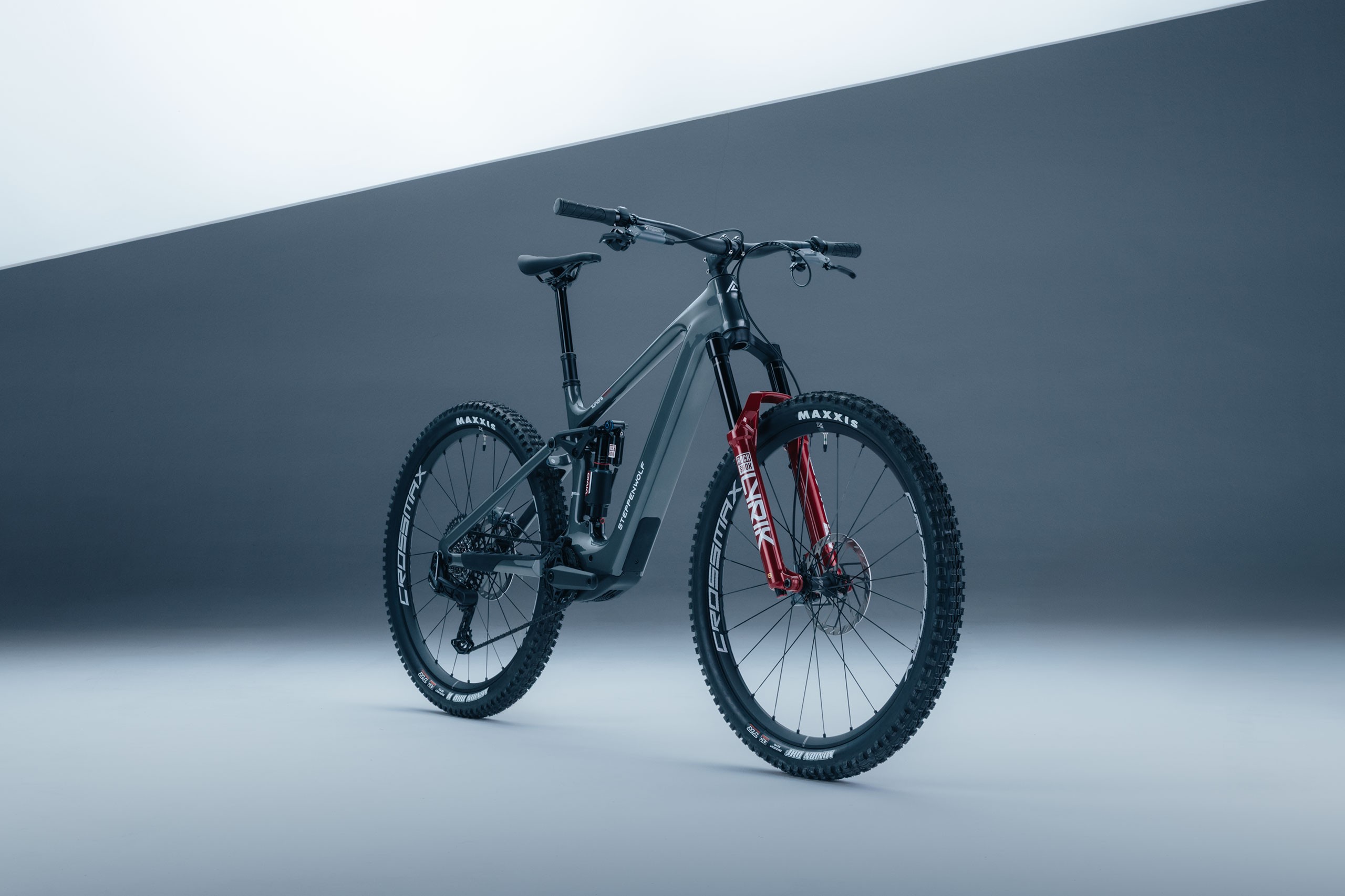 Bicicleta Steppenwolf Tundra 10.0 con motor Avinox M2S