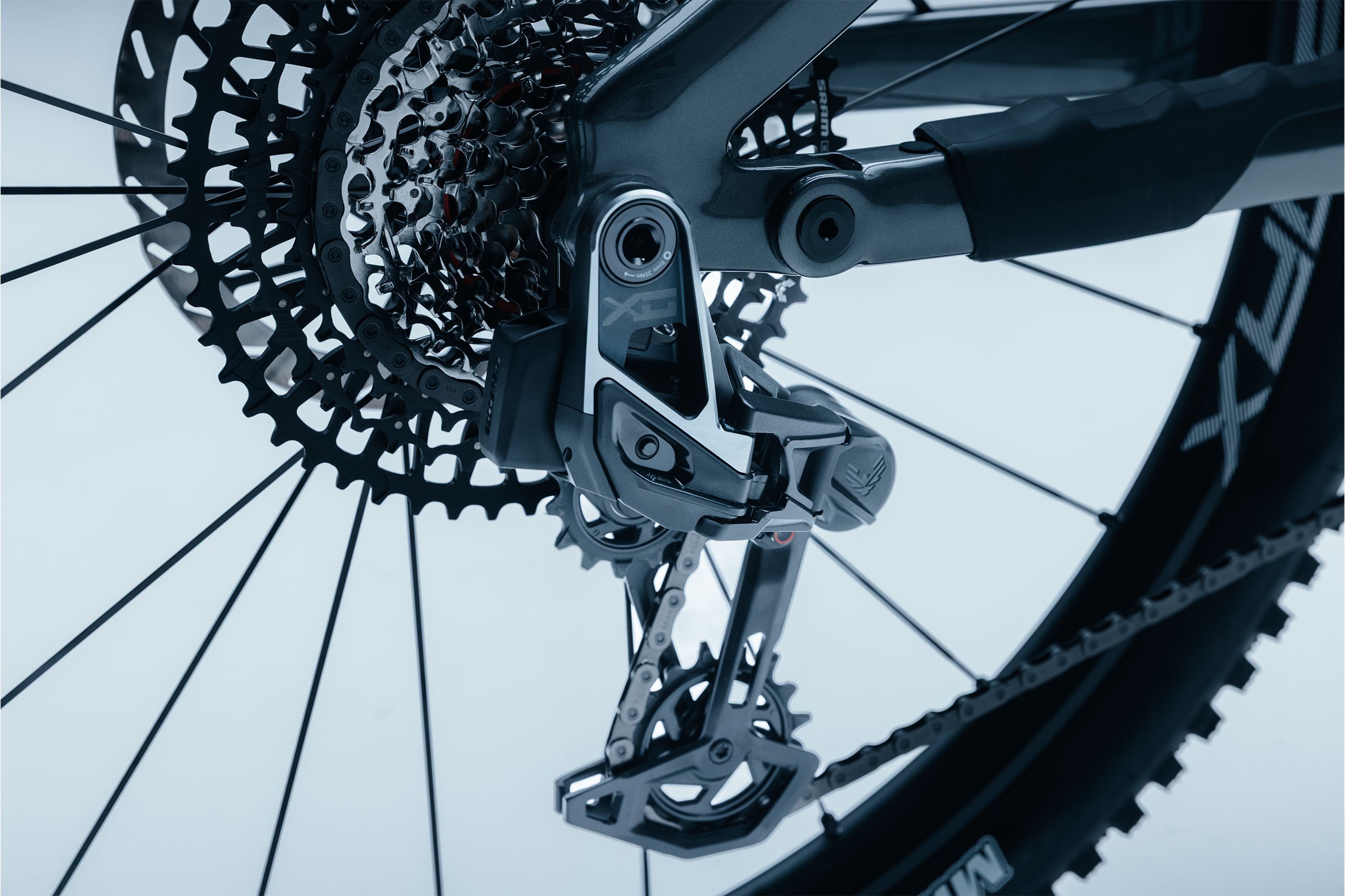 Bicicleta Steppenwolf Tundra 10.0 con motor Avinox M2S