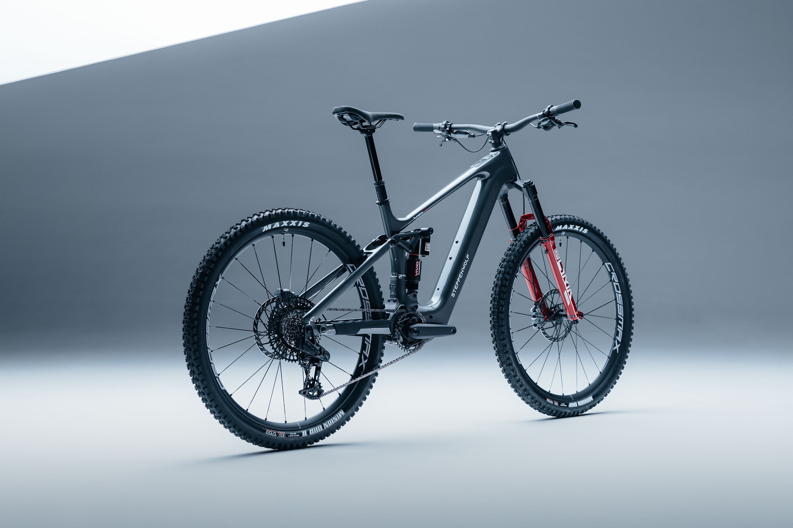 Bicicleta Steppenwolf Tundra 10.0 con motor Avinox M2S