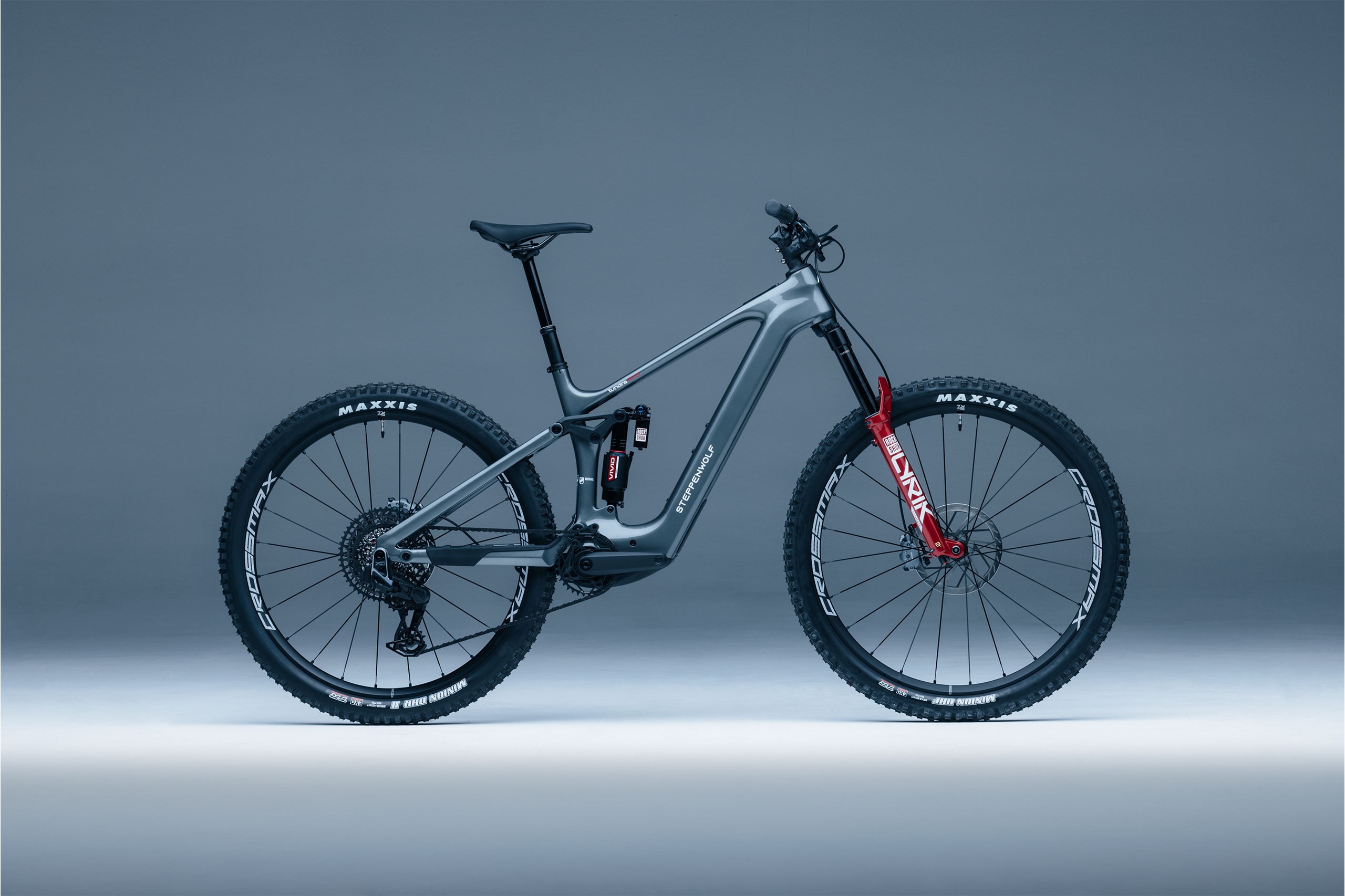 Bicicleta Steppenwolf Tundra 10.0 con motor Avinox M2S