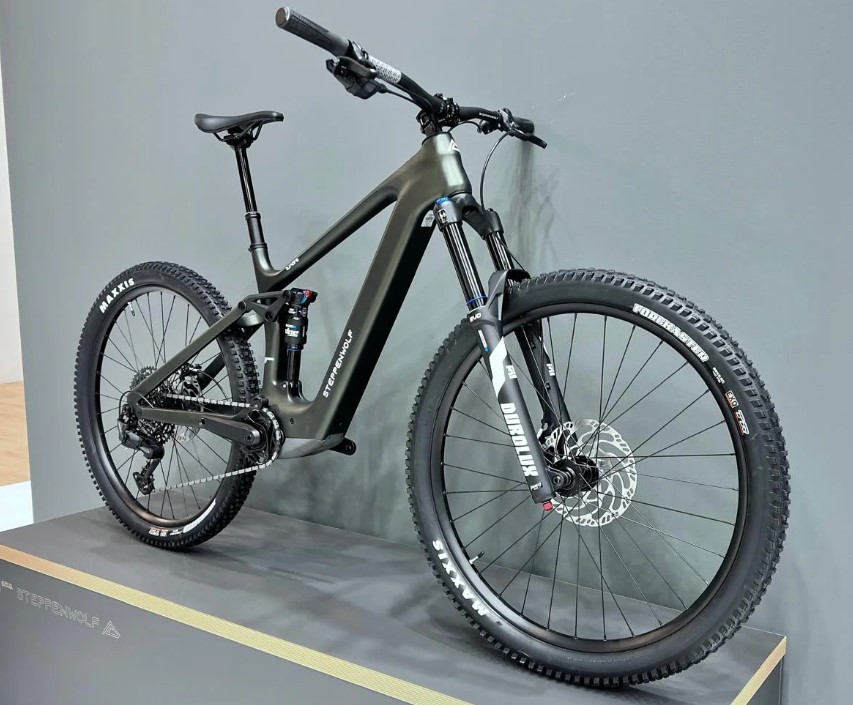Bicicleta Steppenwolf Tundra 9.0 con motor Avinox M2S