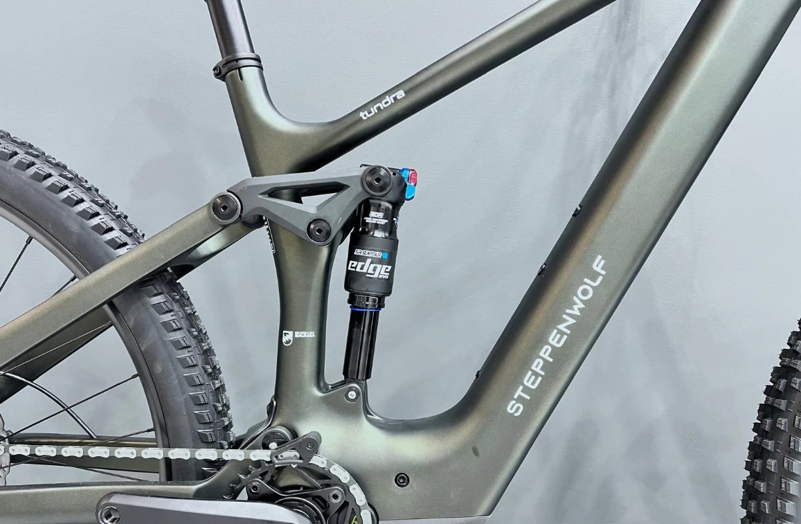 Bicicleta Steppenwolf Tundra 9.0 con motor Avinox M2S
