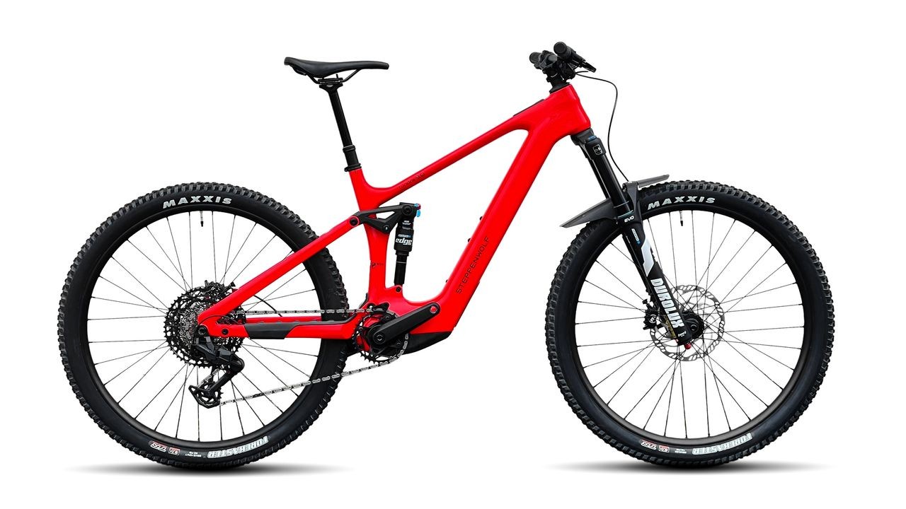Bicicleta Steppenwolf Tundra 9.0 con motor Avinox M2S Color  Roja